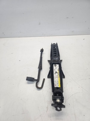 Домкрат підйомник підйомник audi a3 8v a1 8v0011031a фото №1