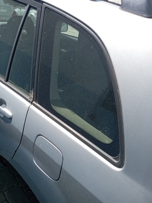 Toyota rav4 ii lift 05 скло кузовна ліва задня фото №1