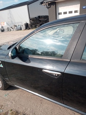 Стекло передних левых дверь alfa romeo 159 2008r фото №1