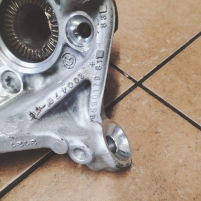 Mini x1 u11 поворотный кулак правая левая перед 6890179 6890180 фото №1