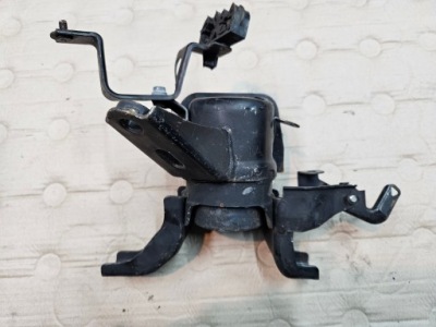 Toyota prius plus 09-15 подушка двигателя фото №1