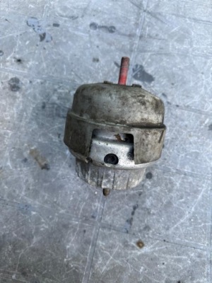 Audi a6 c6 подушка двигателя 4f0199382 фото №1