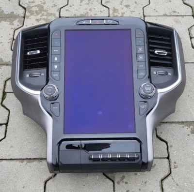 Dodge ram 1500 19^ монитор панель навигации воздуховоды фото №1