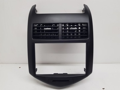 Chevrolet aveo t300 панель рамка радио 2011- фото №1