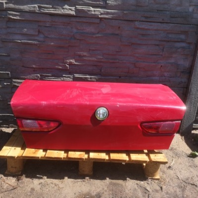 Alfa 156 крышка багажника задний  czerwona без оснащения фото №1