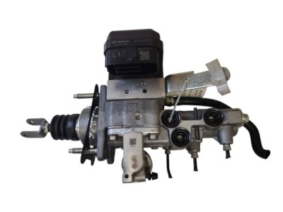 Насос тормозная toyota prius xw50 4721047110 фото №1