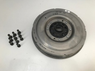 Volvo xc40 1.5 гібрид колесо двомасовий маховик фото №1