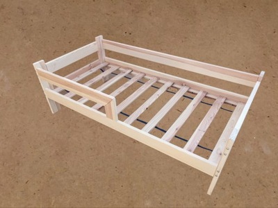 Łóżko drewniane dziecięce z barierką 80x160