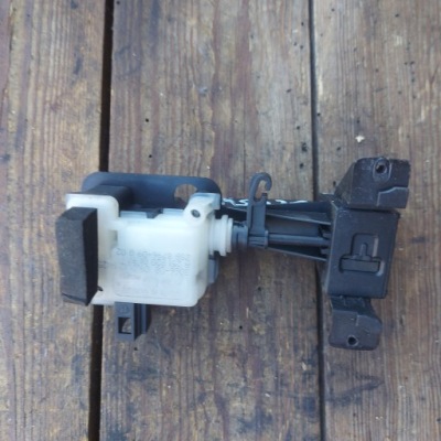 Замок кришка пального mercedes s w221 lift a2518200197 фото №1