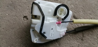 Mazda cx3 замок дверь левый задняя 4 pin 7l15c0523 фото №1