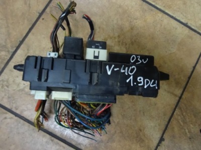 Volvo v40 1.9dci 03' коробка предохранителей 30889989 фото №1
