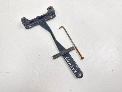 2007 toyota rav 4 xa30 кронштейн аккумулятор фото №1