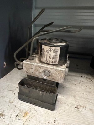 Насос гальмівна abs renault twingo ii 2 1.2 16v 8201065089 фото №1