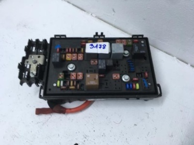 Коробка запобіжників opel astra j 13449209 фото №1