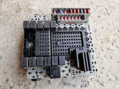 Коробка предохранителей модуль bsi volvo s80 i 2.5 tdi 8645410 фото №1