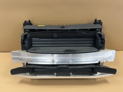 Audi e-tron 4ke pas передній радіатор фото №1