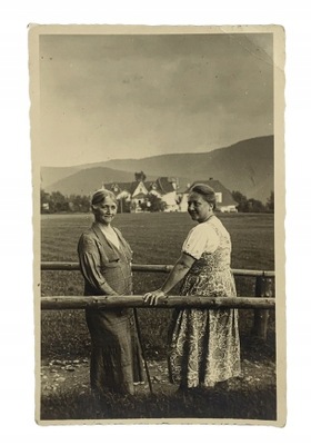 Stare zdjęcie - pocztówka - dwie kobiety