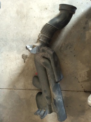 Воздухозаборник ловушка воздуха opel zafira 1.8 633688635 фото №1