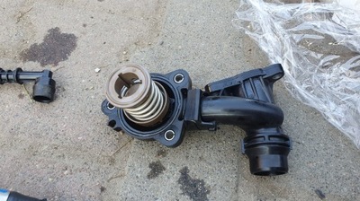Термостат корпус bmw 2 f45 f46 218dx 19r 90770828 фото №1