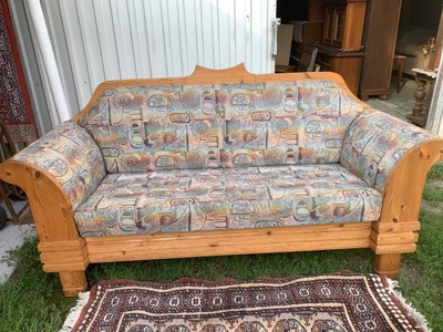 Sosnowa sofa .