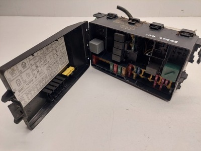 Коробка запобіжників ford focus mk1 518261201 фото №1