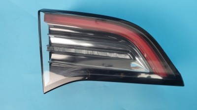 Tesla model 3 21r фара led w кришці  лівий задній 1502088-00-b фото №1