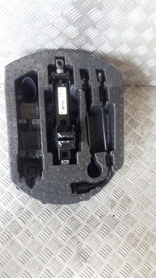 Набір ключів домкрат jeep grand cherokee wk2 фото №1