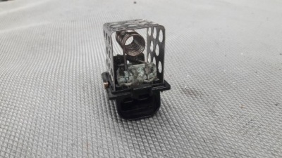 Renault оригинальный номер 8200045082 резистор вентилятор фото №1