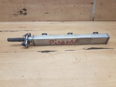 Молдинг упорскування kia picanto ii 1.0 12v фото №1