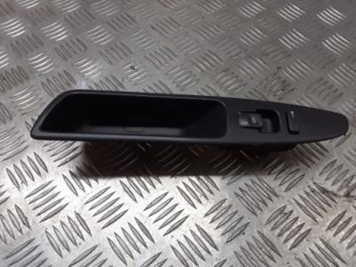 Панель скло правий перед volvo v40 30889753 фото №1