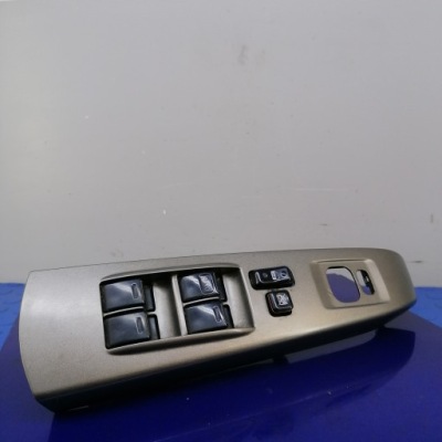 Toyota prius ii панель перемикач вікон 8482047021 фото №1