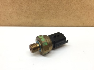 Peugeot 308 ii 1.2thp датчик тиску оливи фото №1