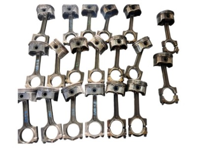 Поршень с шатун ford mazda 1.8 duratec qqda qqdb l8 фото №1