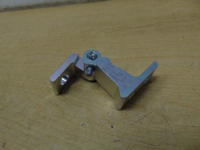 Петля двері правий audi a4 b8 8k0831402e фото №1