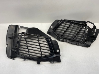 Решітка  решітка бампера права peugeot 3008 2 2016- фото №1