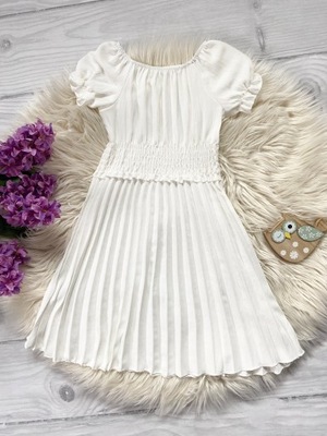 Dziewczęca plisowana biała sukienka