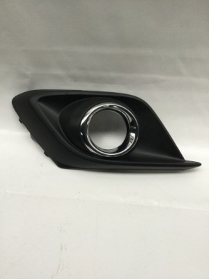 Mazda 3 решітка бампера ліва перед t254s20 оригінал фото №1