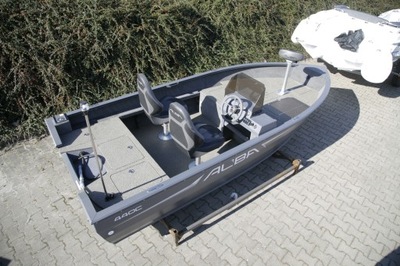 ŁÓDŹ RYBACKA ALBA Boat 440 C (Console)