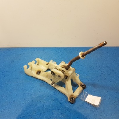 Toyota rav4 ii 2.0b домкрат переключения передач фото №1