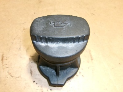 Крышка заливной масла mercedes a1120100064 фото №1