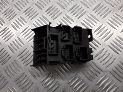 Коробка предохранителей toyota оригинальный номер 82734-05030 фото №1