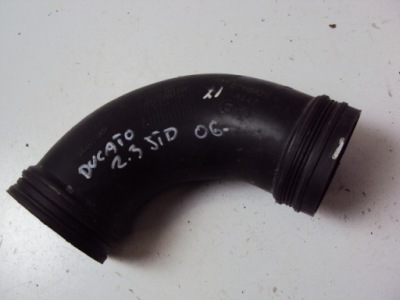 Fiat оригинальный номер 1350799080 воздухозаборник воздуха фото №1