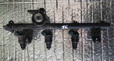 Молдинг впрыскная 1.4 thalia kangoo scenic clio ii 7700273702 875368 фото №1