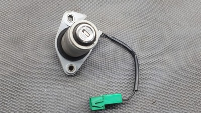 PIEZA INSERTADA DE CERRADURA DE TAPA DE MALETERO SAAB 93  