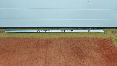 Mercedes w213 молдинг уплотнитель правая фото №1