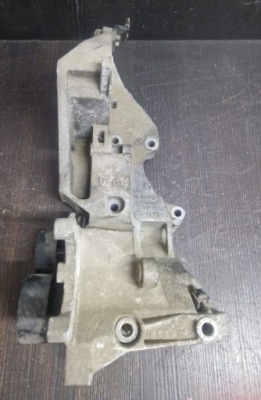 Audi a6 a3 vw 2.0 tdi кронштейн генератора 03l903139e фото №1