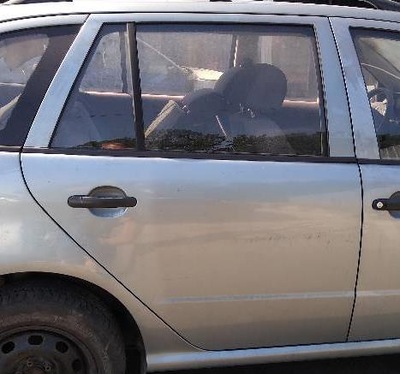 Двері правий задня skoda фото №1