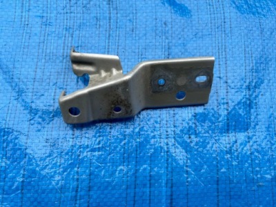 Peugeot 108 кронштейн крила ліва перед фото №1