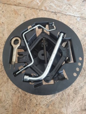 Вкладыш багажника домкрат ушко ключ lancia ypsilon ii фото №1