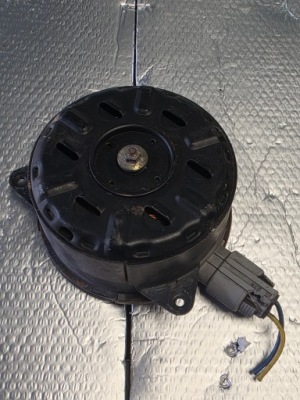 Toyota yaris iii двигун вентилятора радіатора фото №1